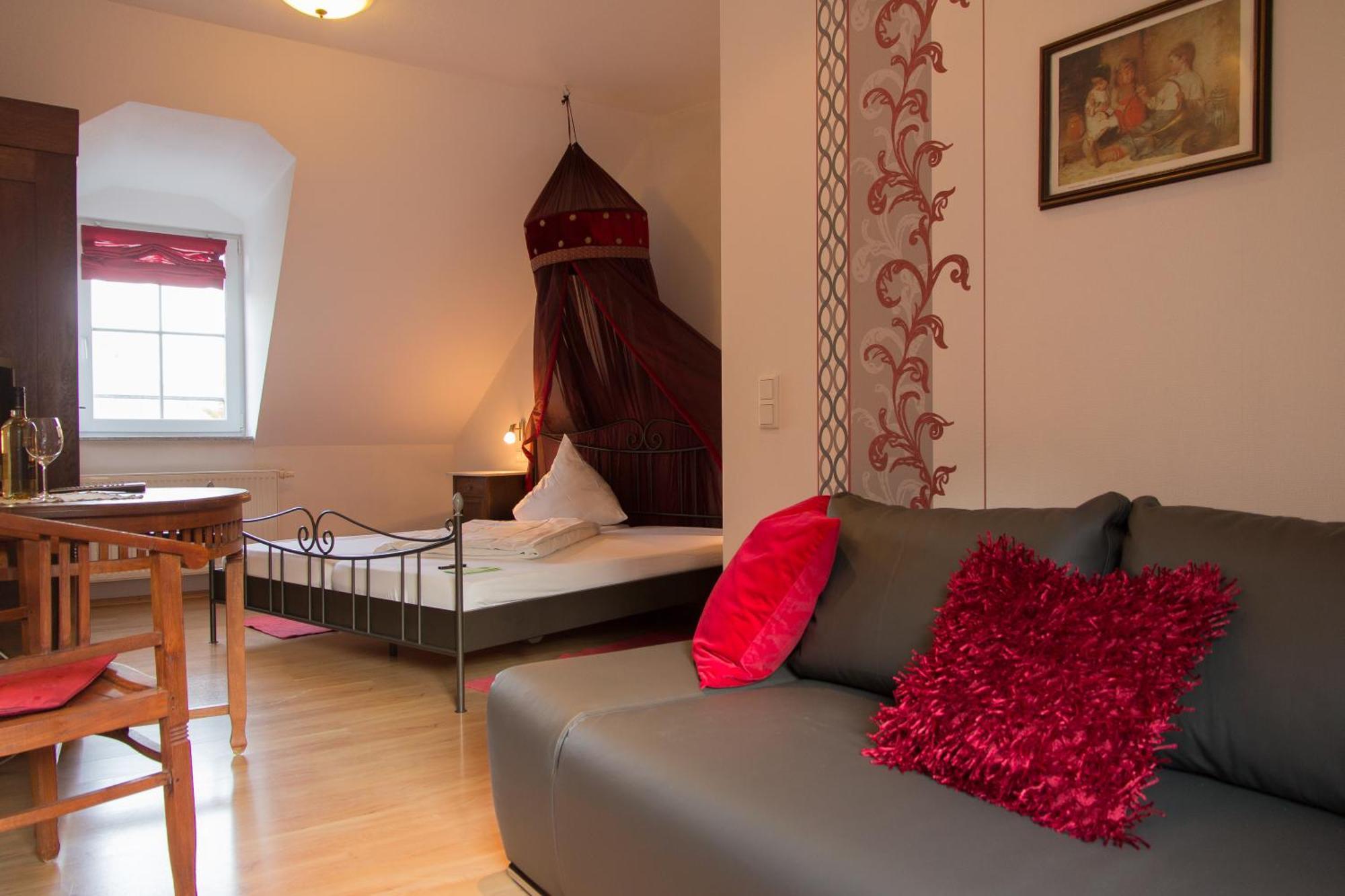 Weingut Weinstube Weinhotel Wolf Harxheim Dış mekan fotoğraf