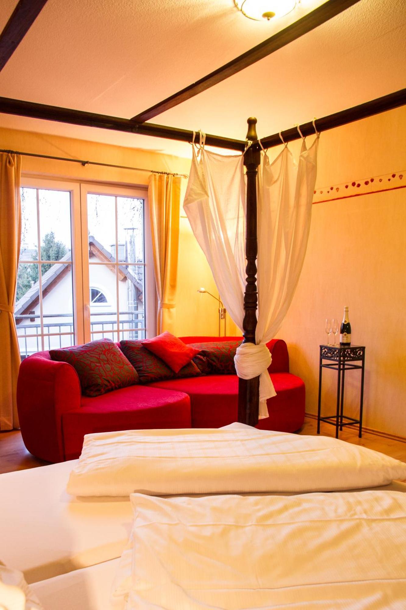 Weingut Weinstube Weinhotel Wolf Harxheim Dış mekan fotoğraf