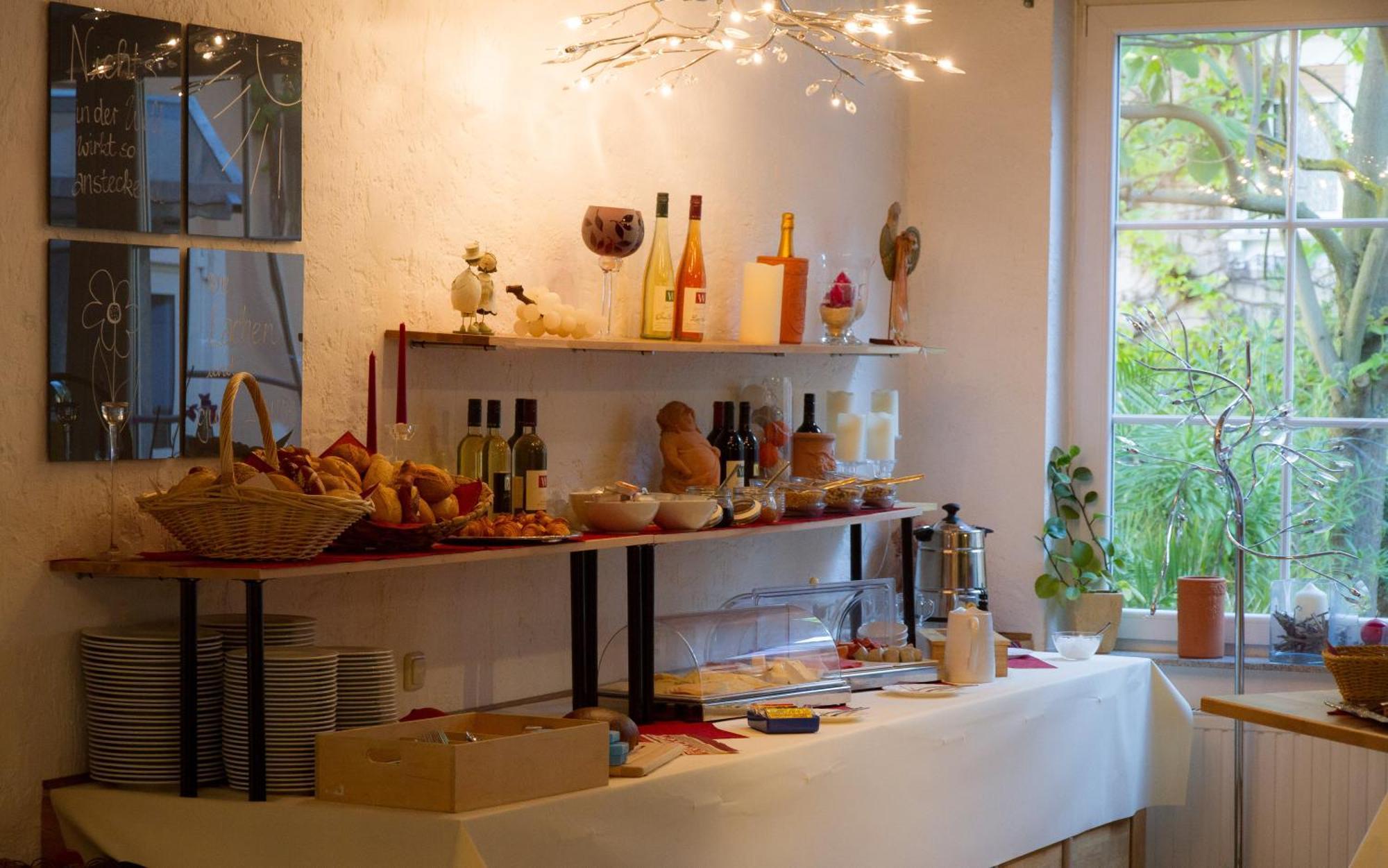 Weingut Weinstube Weinhotel Wolf Harxheim Dış mekan fotoğraf