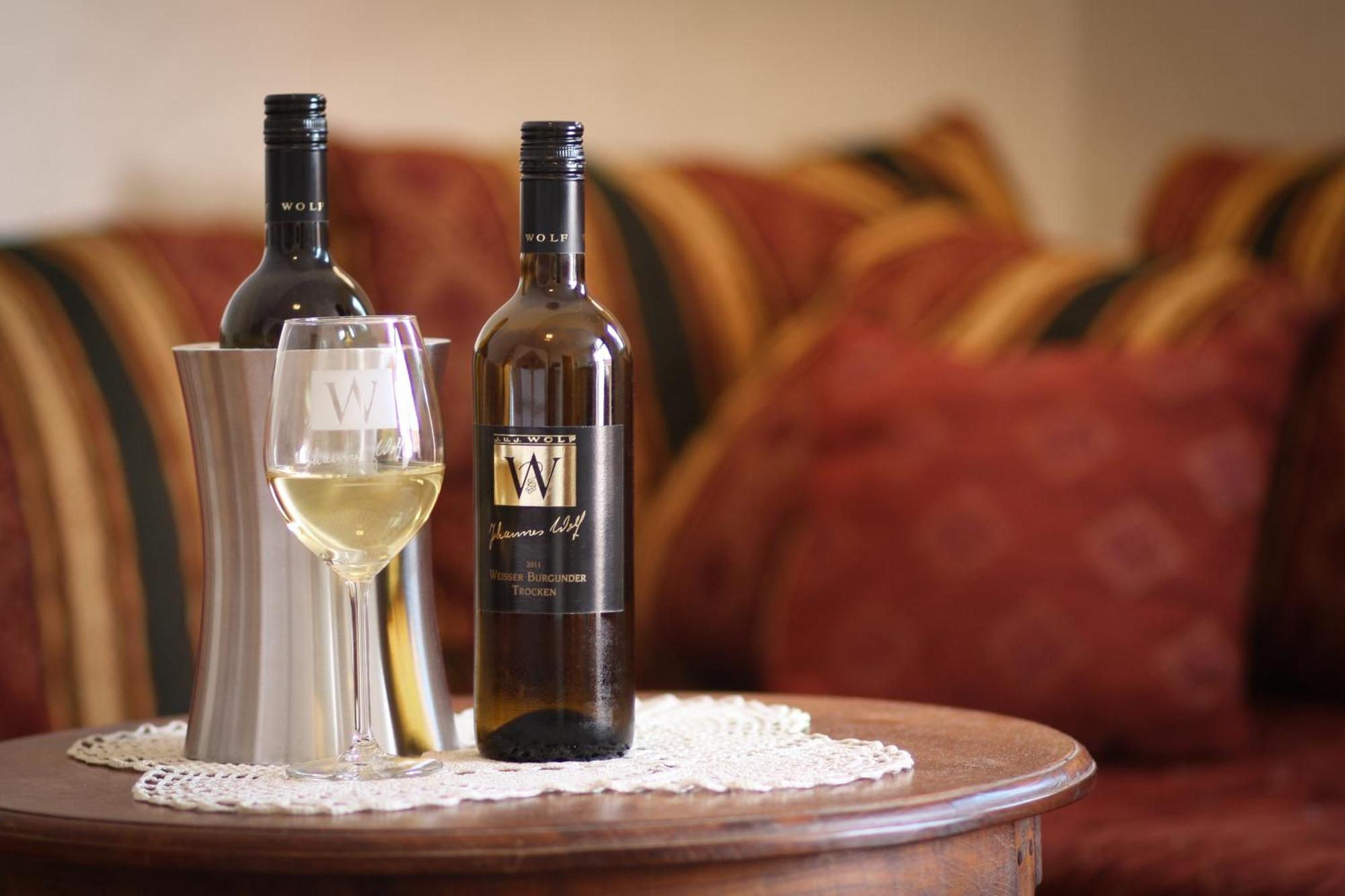 Weingut Weinstube Weinhotel Wolf Harxheim Dış mekan fotoğraf