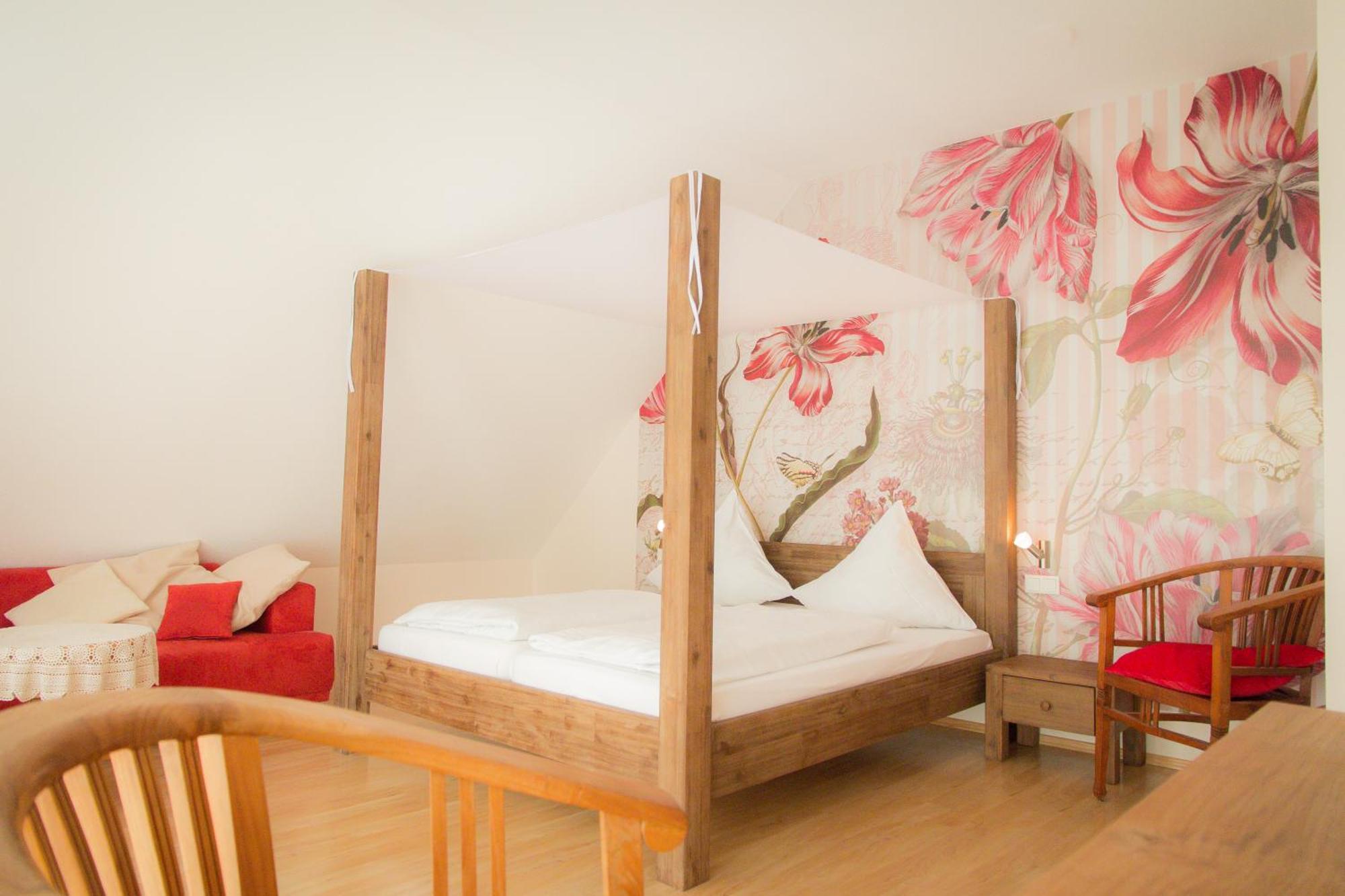 Weingut Weinstube Weinhotel Wolf Harxheim Dış mekan fotoğraf