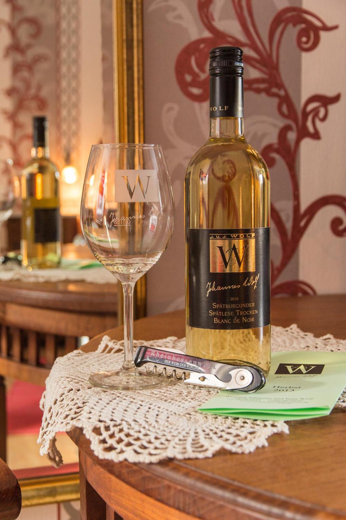 Weingut Weinstube Weinhotel Wolf Harxheim Dış mekan fotoğraf